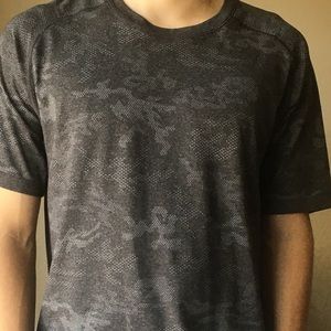 LULLULEMON- Men’s tech camo shirt